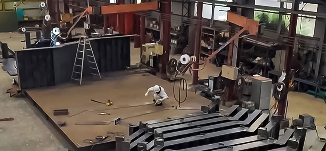 有限会社麻生工業 工場内