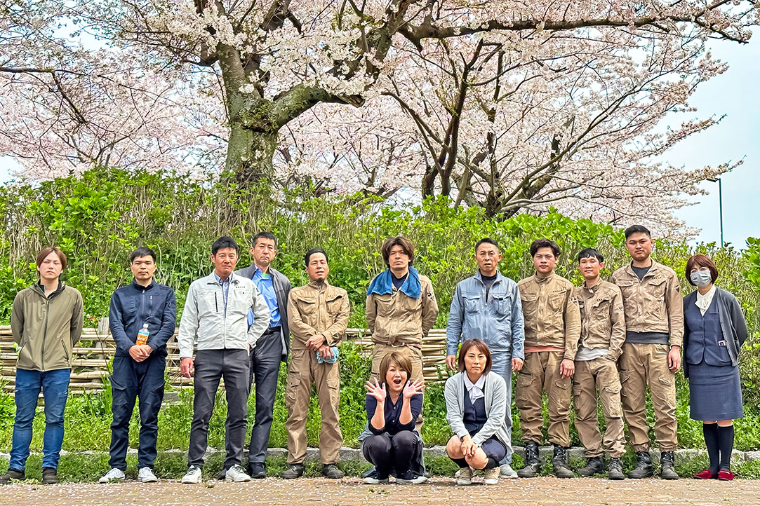 有限会社麻生工業集合写真